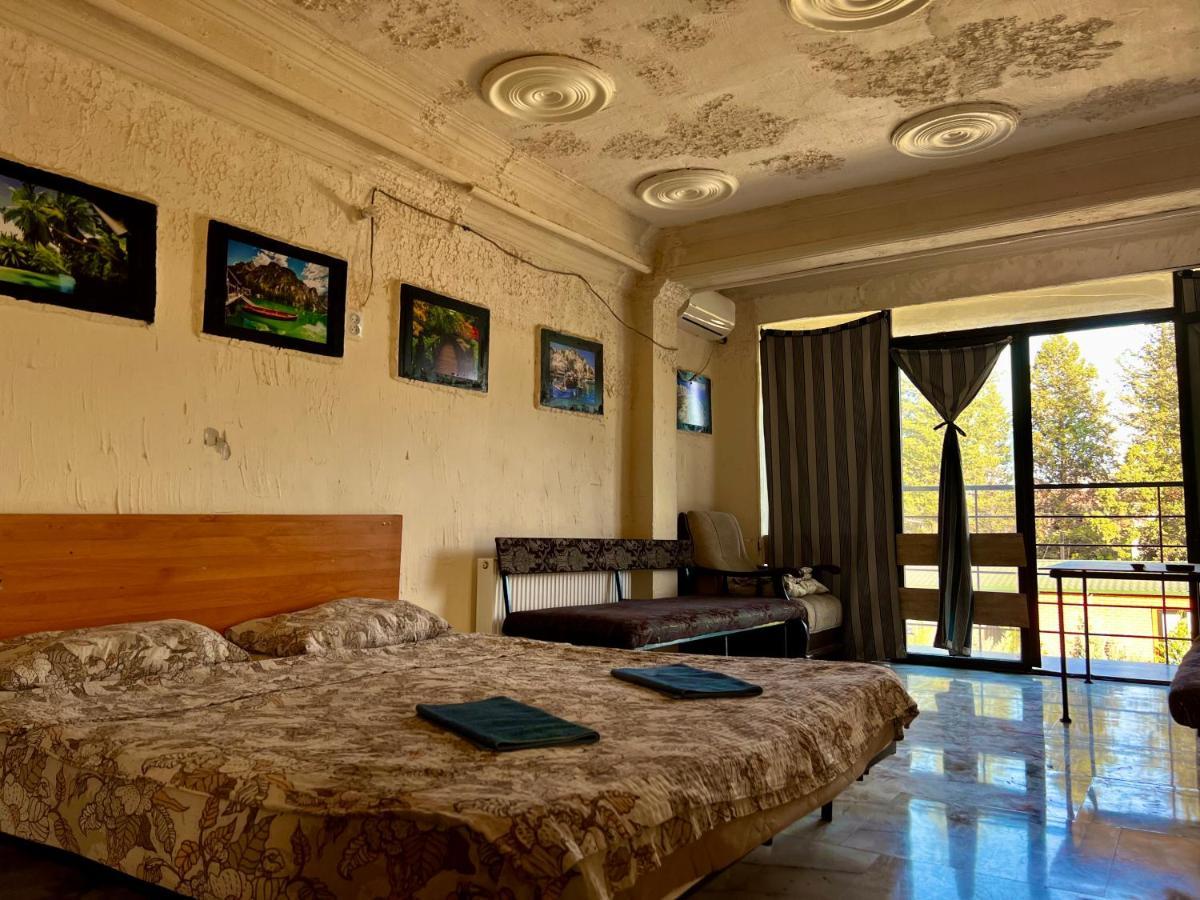 Smile Guesthouse Tbilisi Buitenkant foto