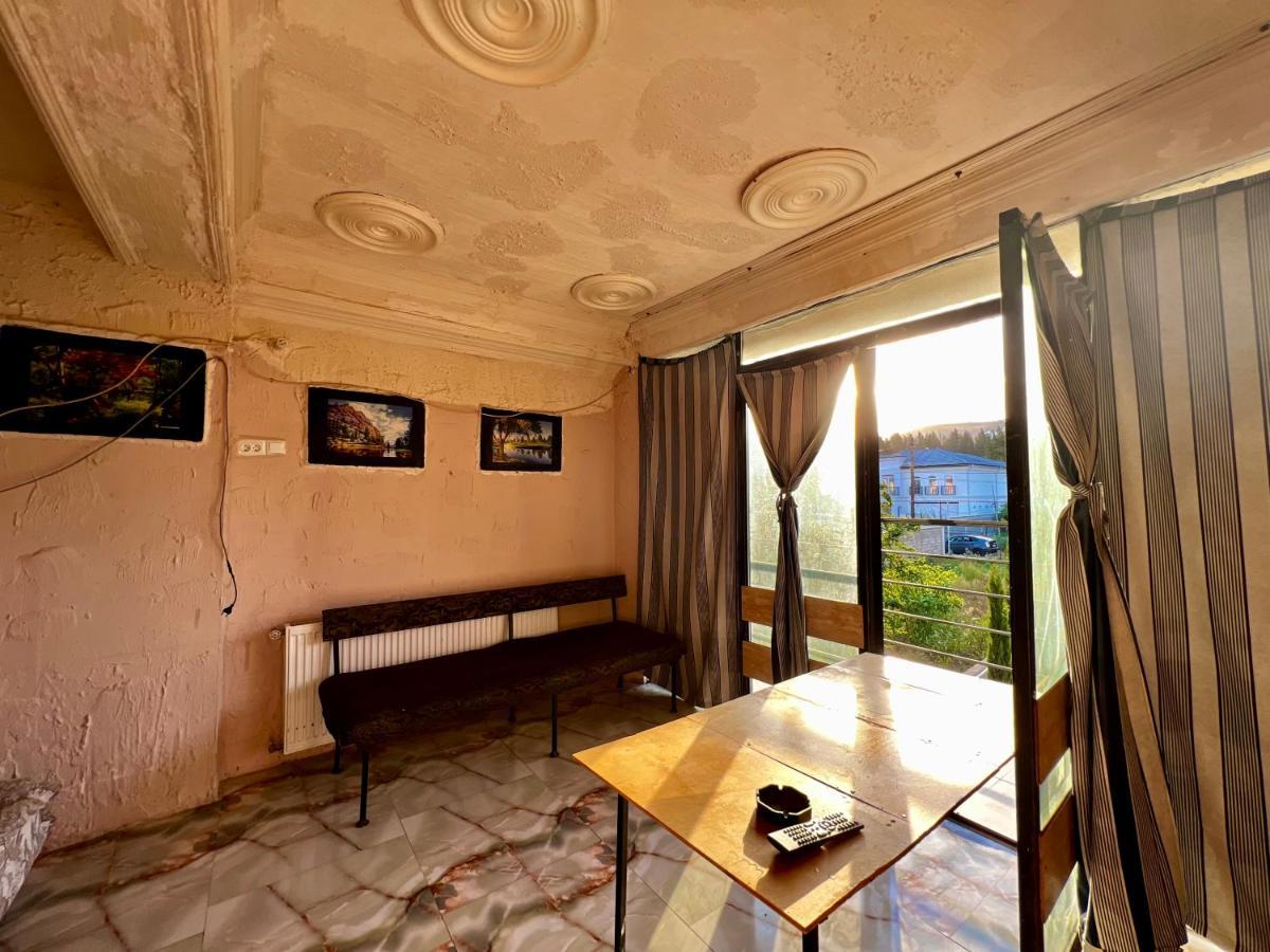 Smile Guesthouse Tbilisi Buitenkant foto