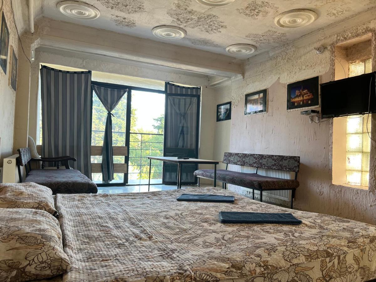 Smile Guesthouse Tbilisi Buitenkant foto